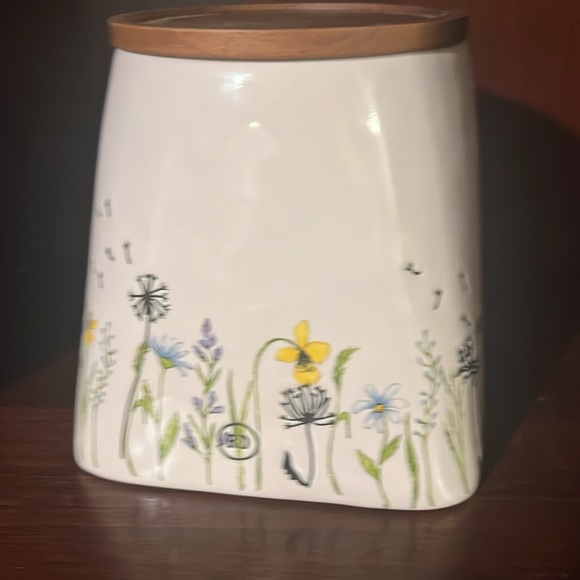 🌻🪻Rae Dunn Floral Canister - keep - Picture 4 of 4